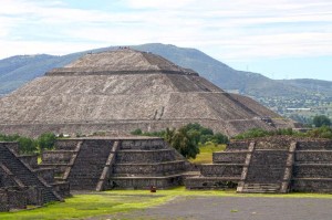 The Plaza of the Moon contains a central alter- also dedicated to the Great Goddess – and four rectangular spaces which form what is known as the Teotihuacan Cross. The space provided an excellent viewing area for religious and political rituals.
